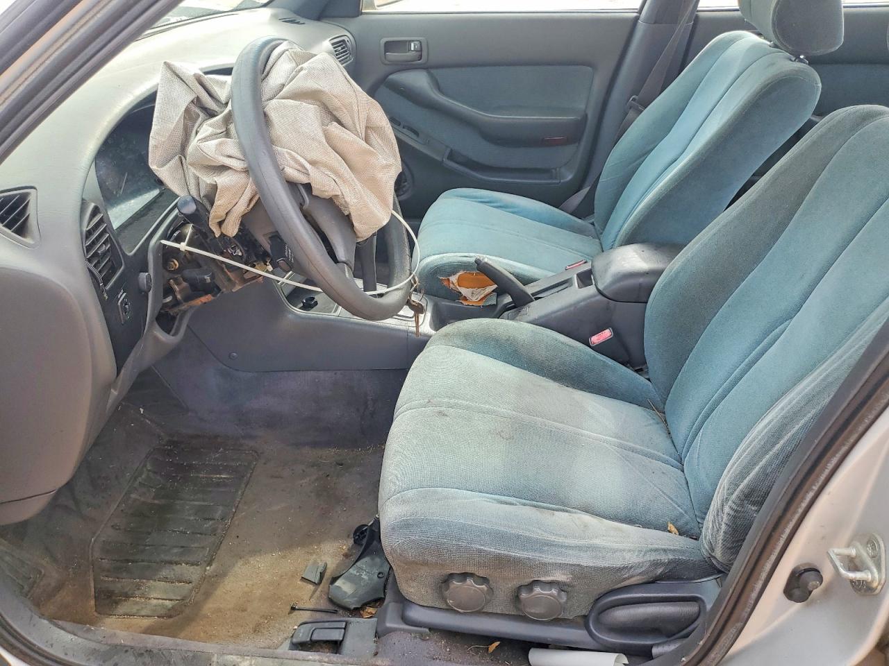 1993 TOYOTA CAMRY LE photo 7