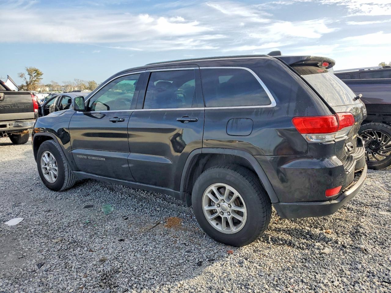 2018 JEEP GRAND CHEROKEE LAREDO photo 3