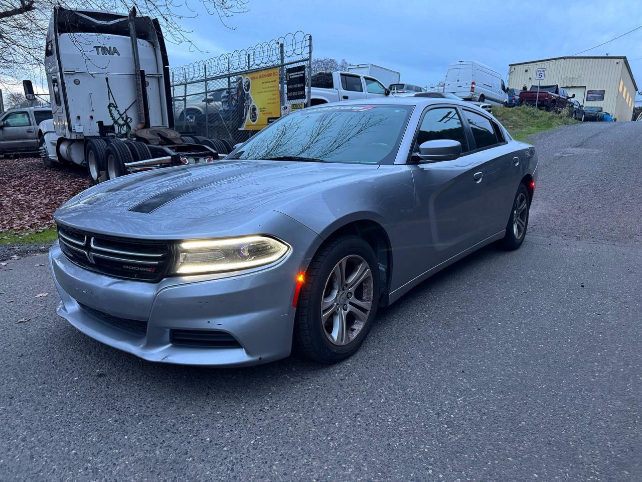 2015 DODGE CHARGER SE photo 2