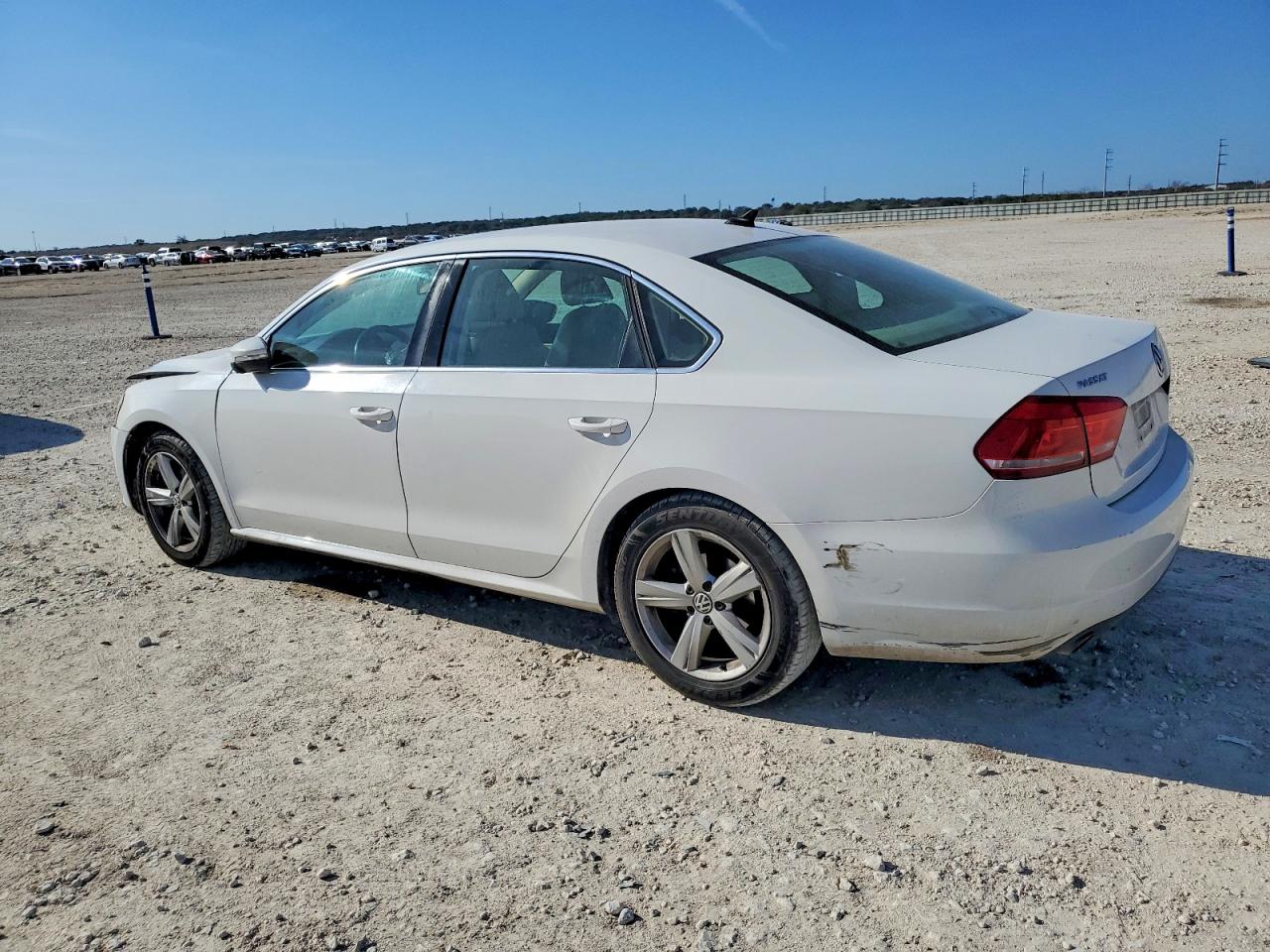 2012 VOLKSWAGEN PASSAT SE photo 2