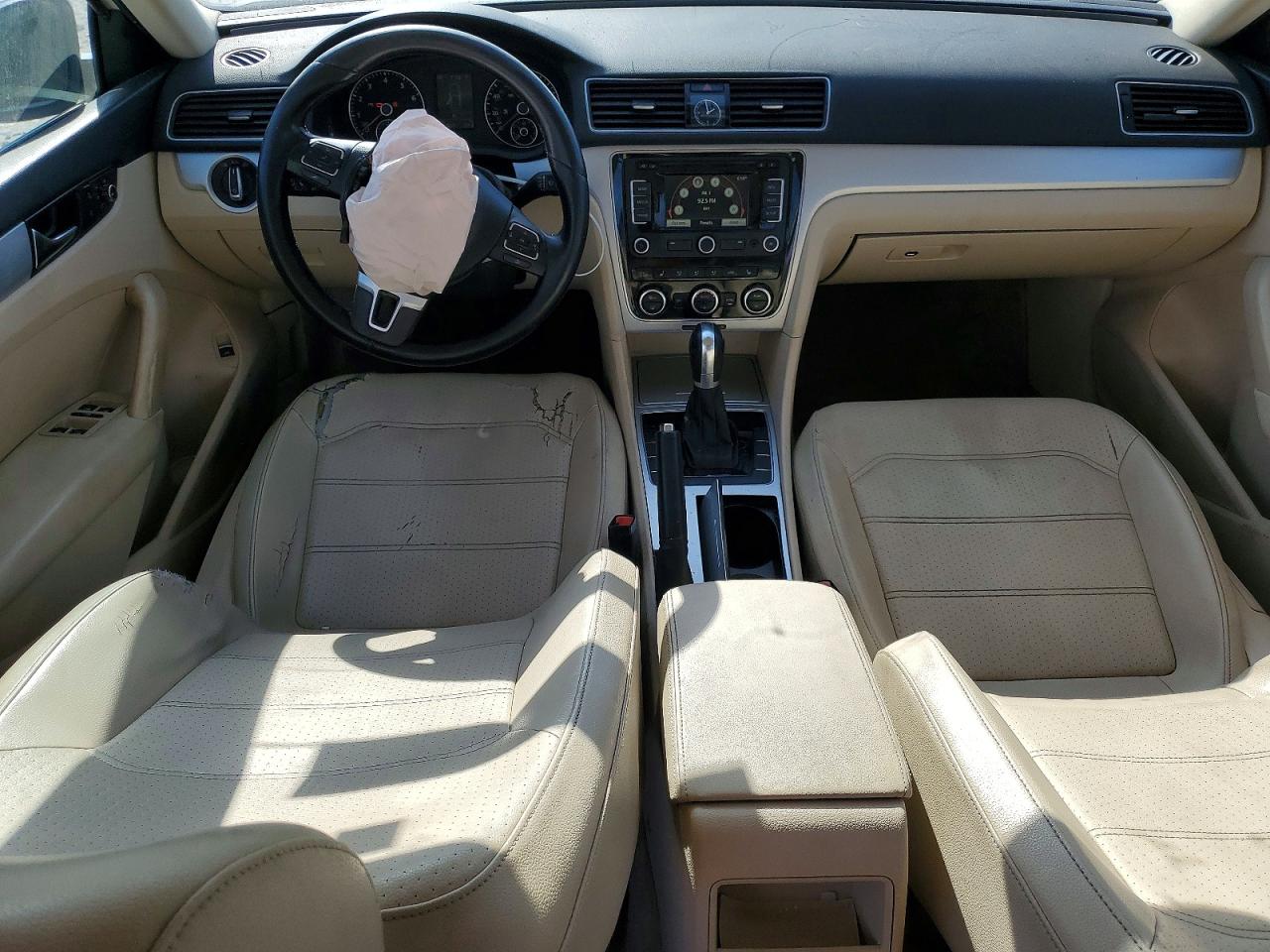 2012 VOLKSWAGEN PASSAT SE photo 8