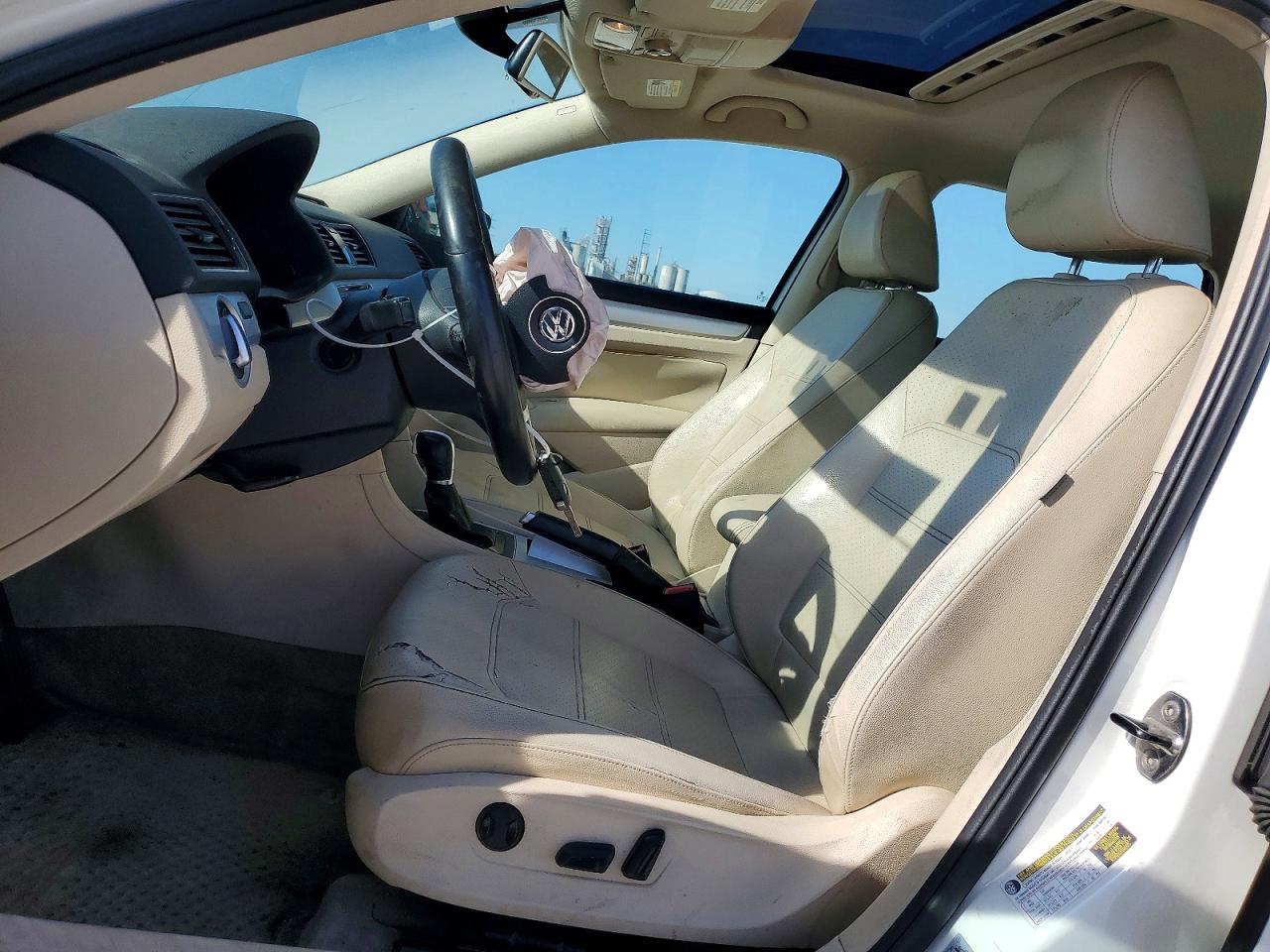 2012 VOLKSWAGEN PASSAT SE photo 7