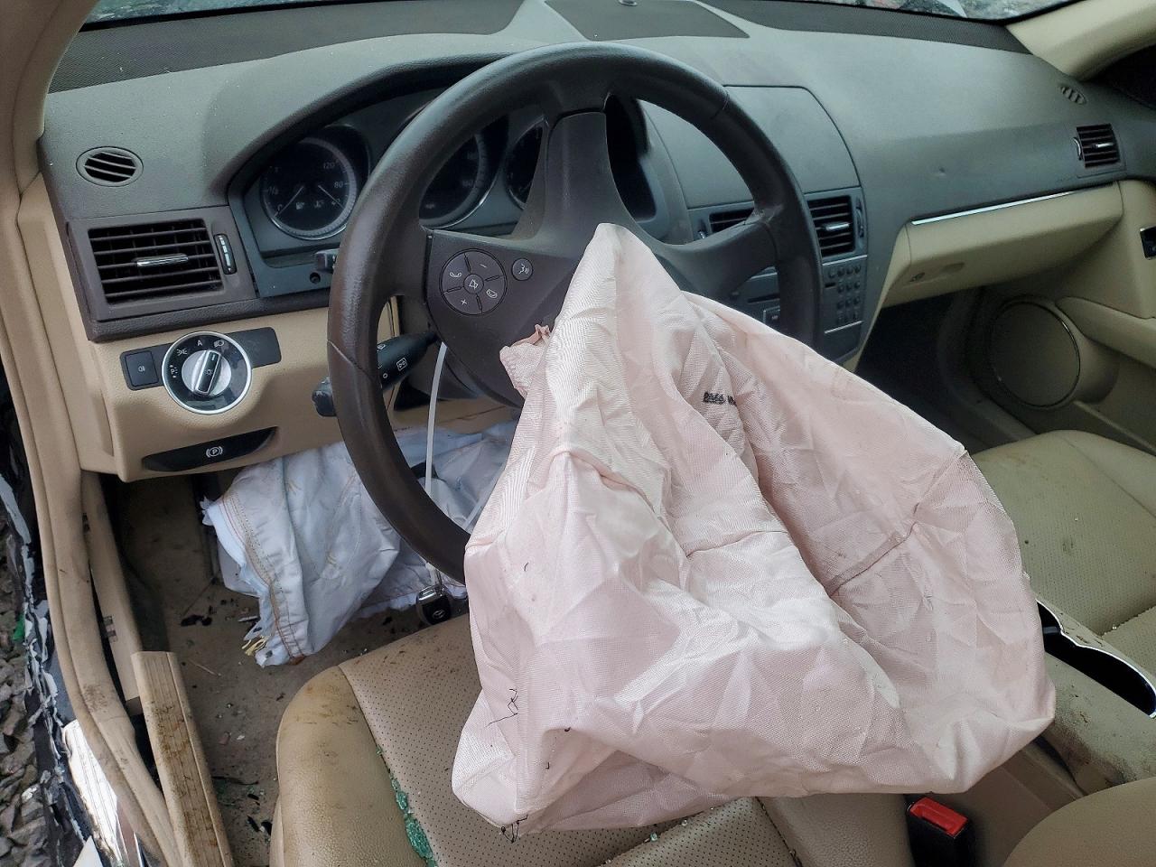 2011 MERCEDES-BENZ C 300 photo 8
