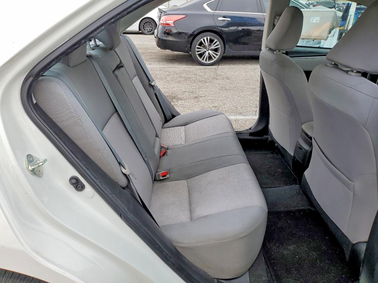 2015 TOYOTA COROLLA L photo 10