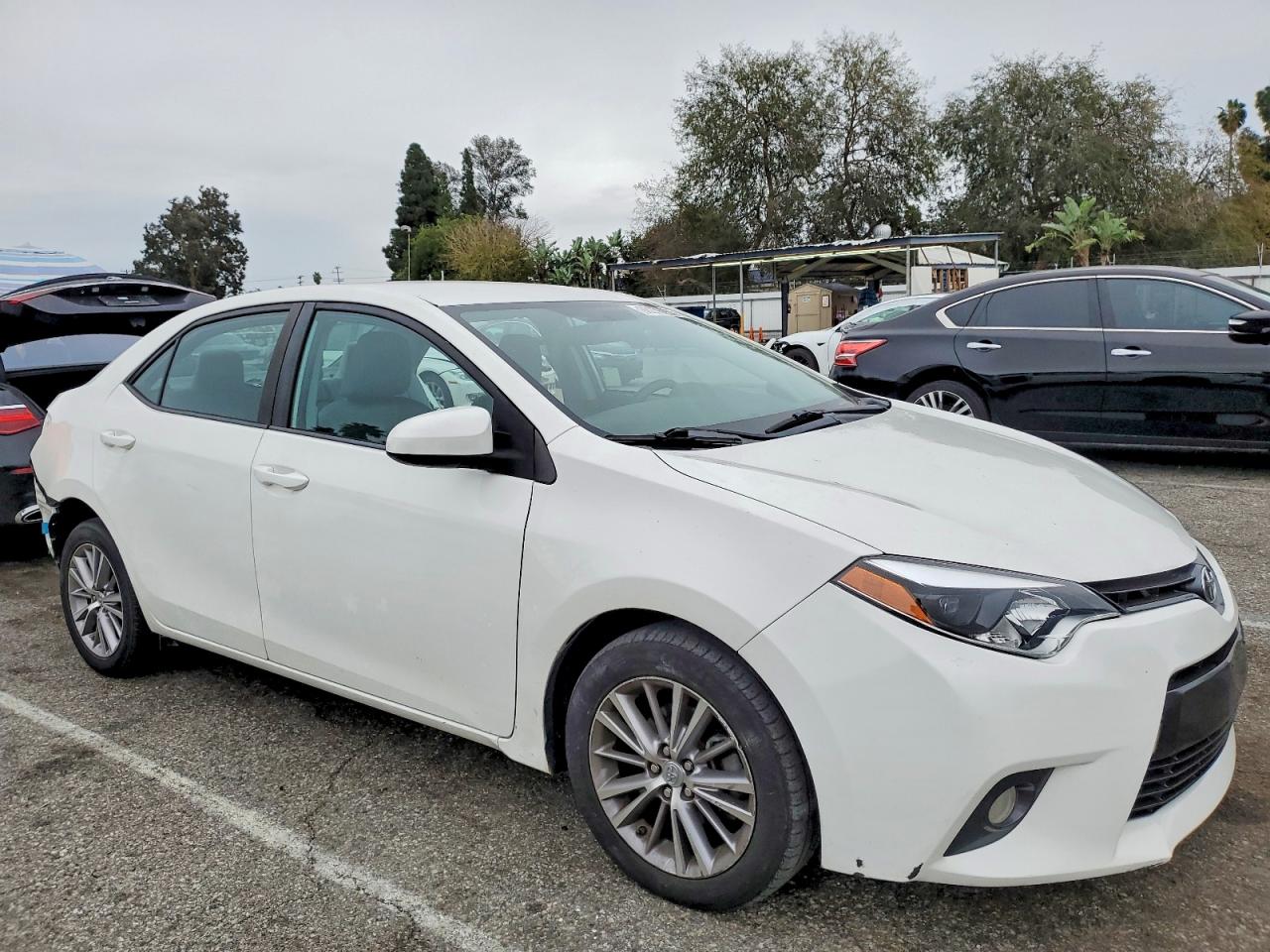 2015 TOYOTA COROLLA L photo 4