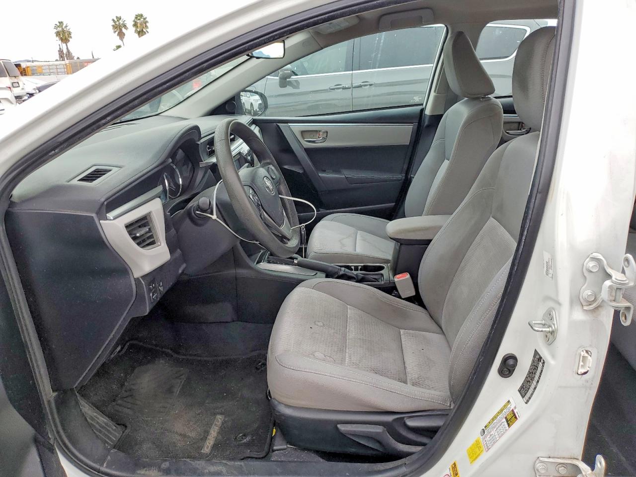 2015 TOYOTA COROLLA L photo 7