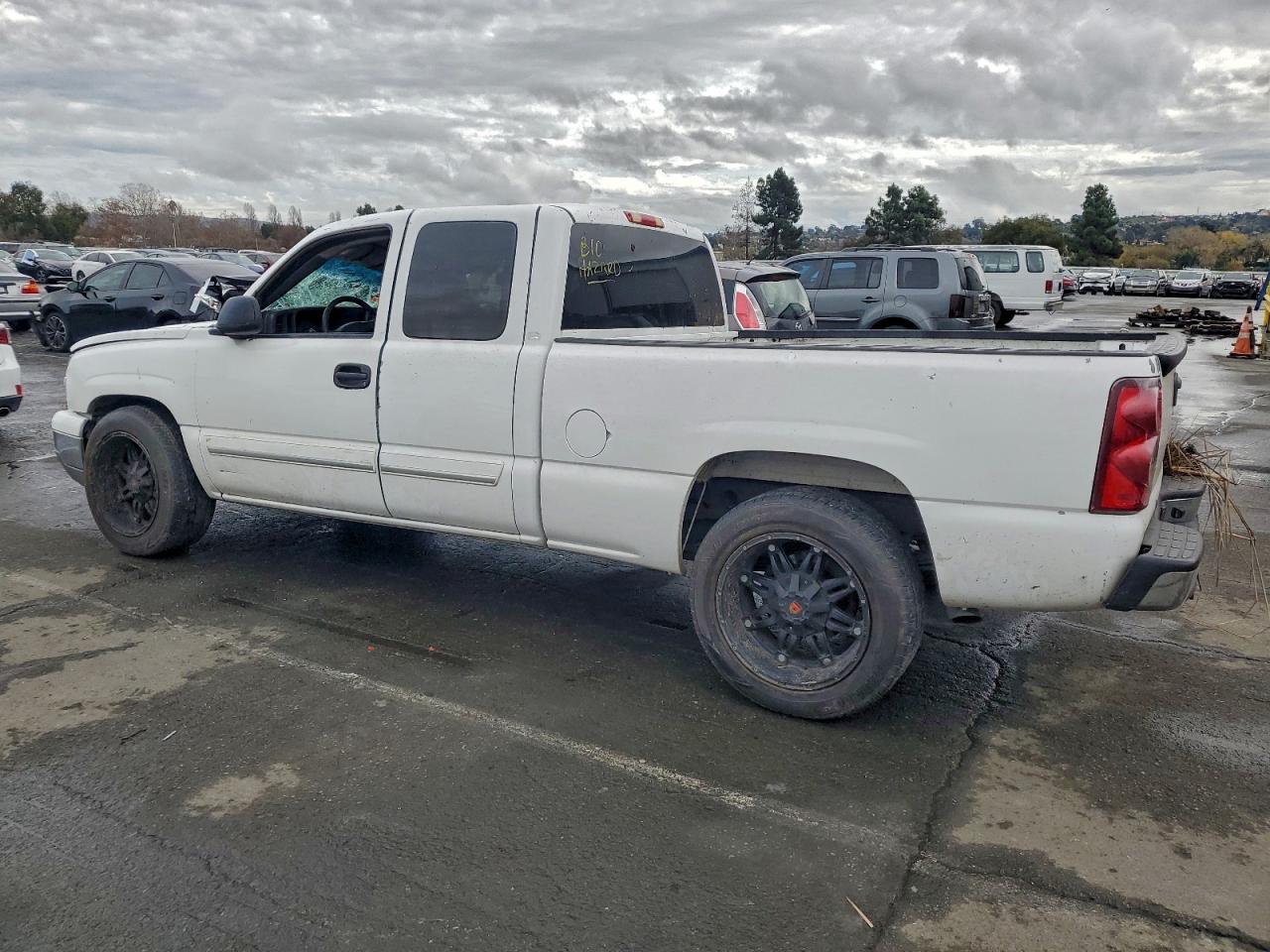 2003 CHEVROLET SILVERADO C1500 photo 2