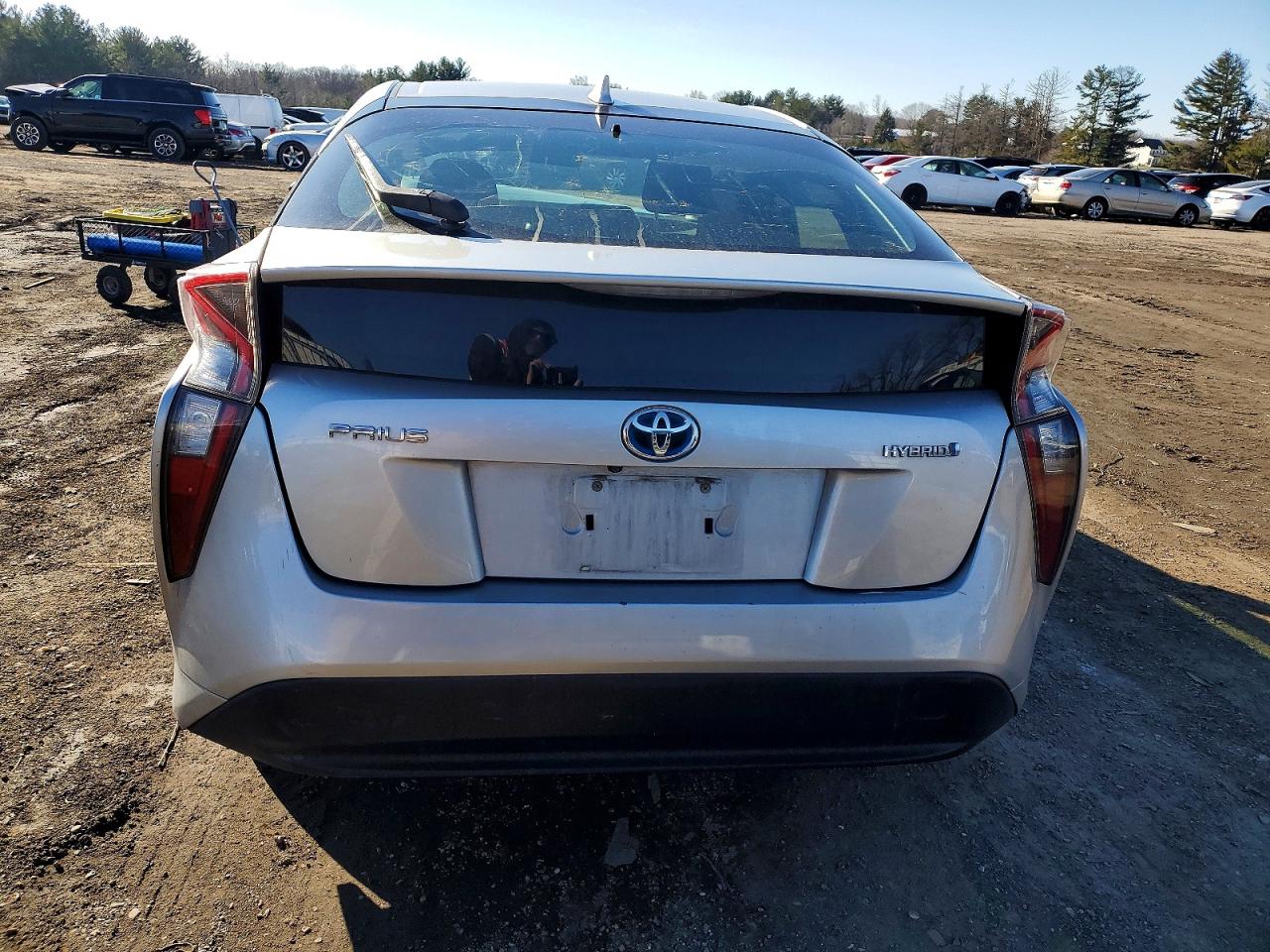 2016 TOYOTA PRIUS photo 6