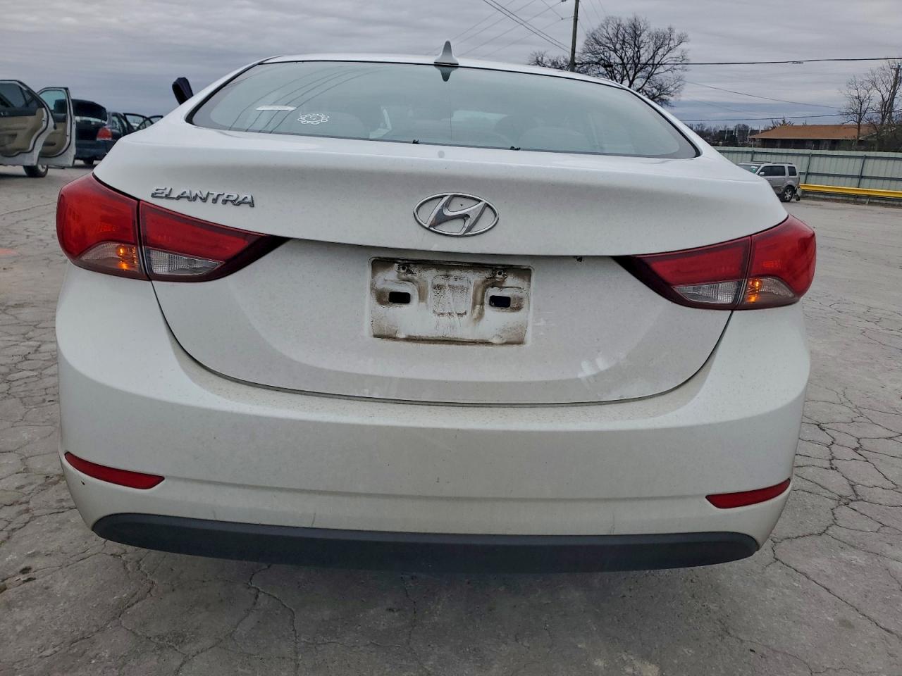 2015 HYUNDAI ELANTRA SE photo 6