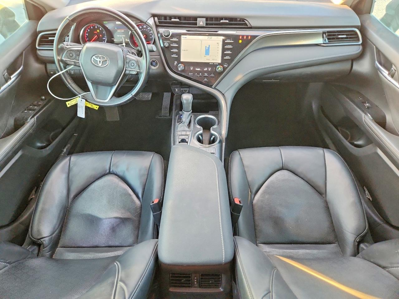2019 TOYOTA CAMRY XSE photo 8
