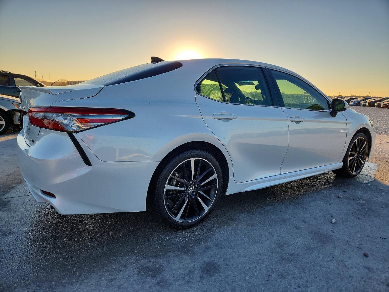2019 TOYOTA CAMRY XSE photo 3