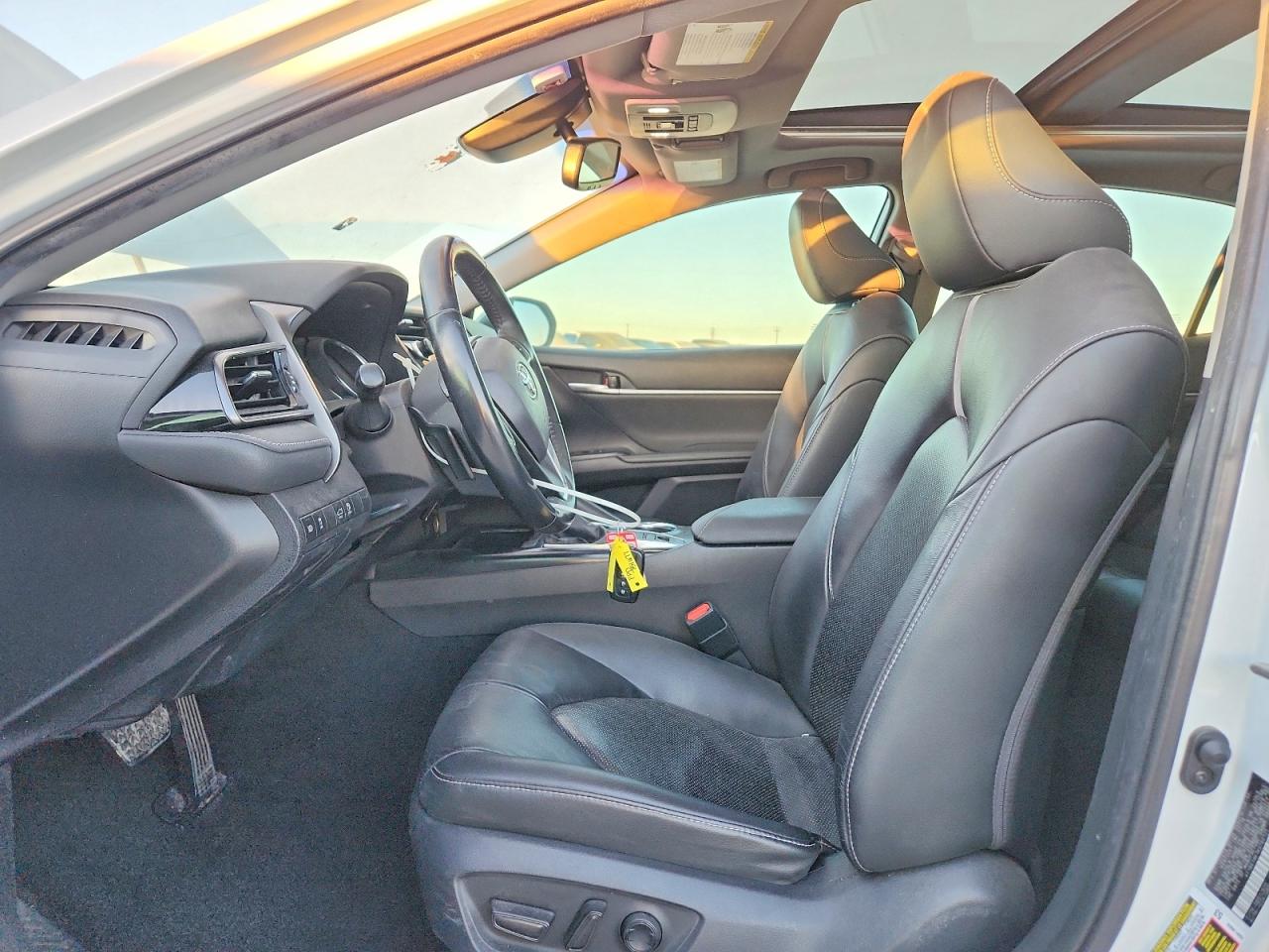 2019 TOYOTA CAMRY XSE photo 7