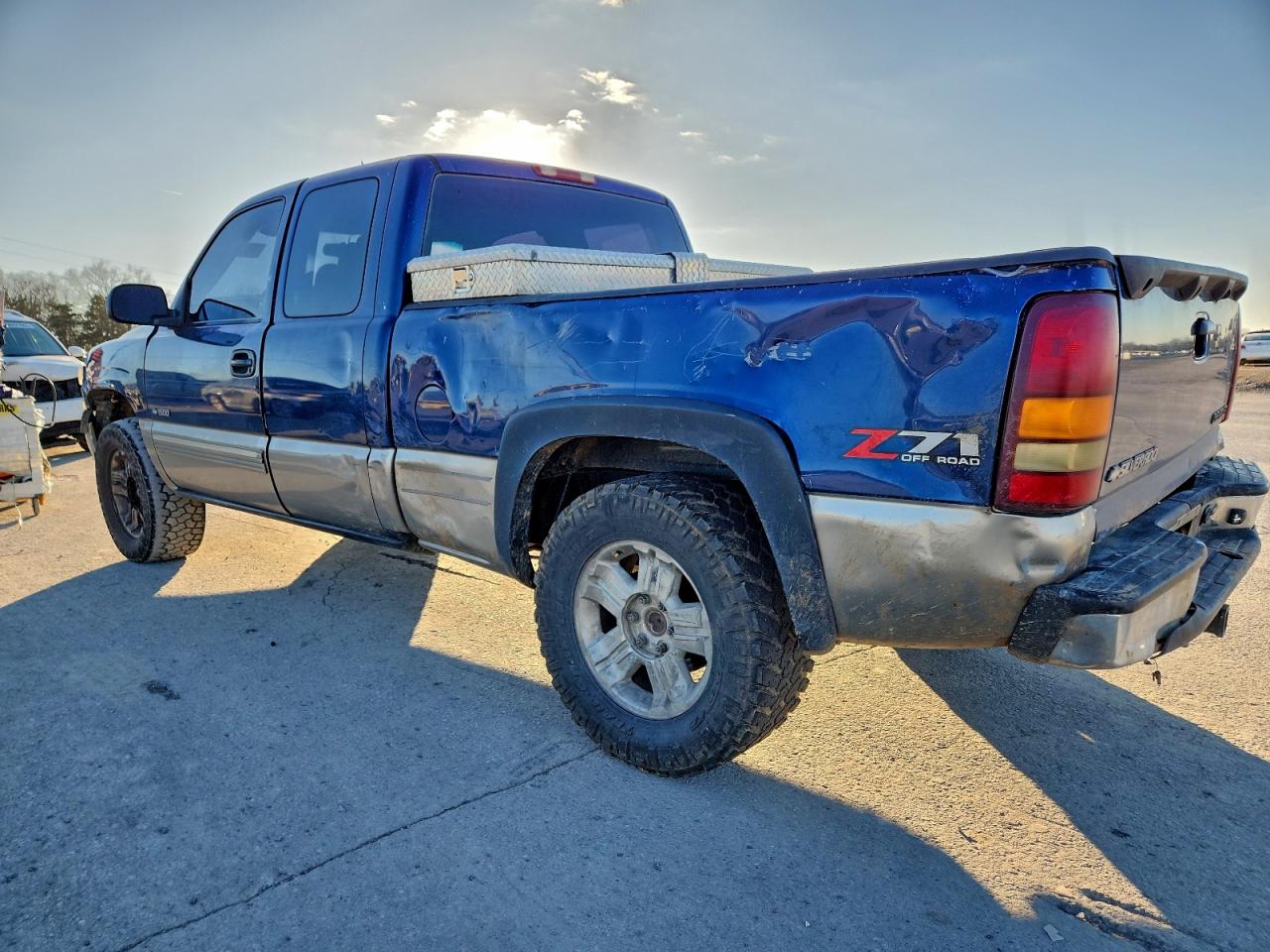 2000 CHEVROLET SILVERADO K1500 photo 2