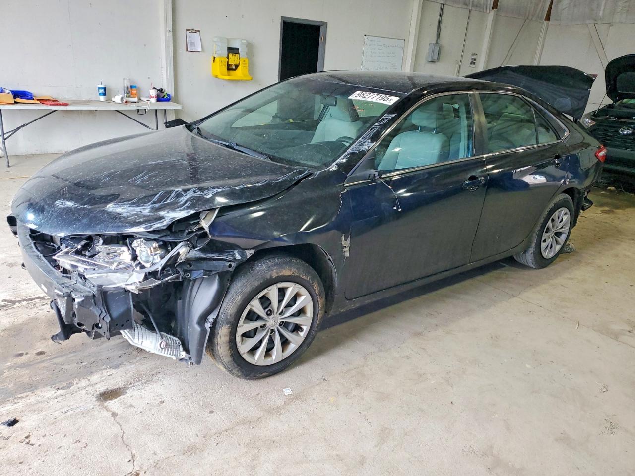 2016 TOYOTA CAMRY
