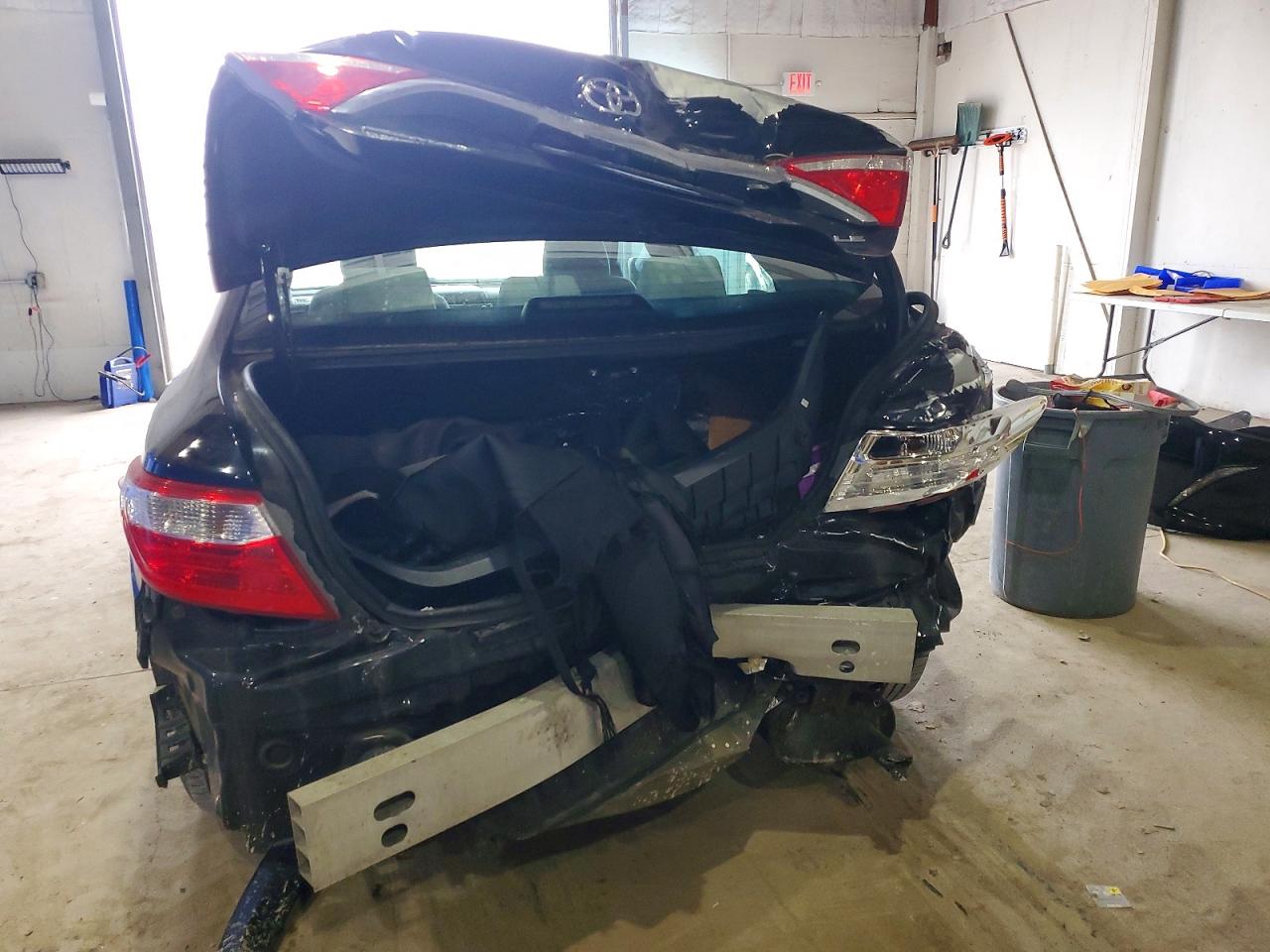 2016 TOYOTA CAMRY LE photo 6