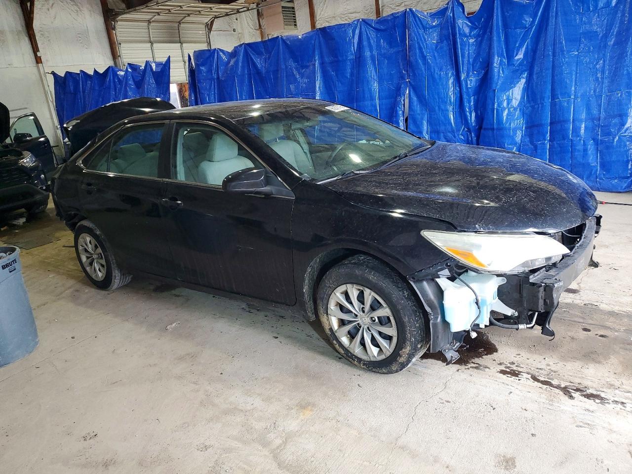 2016 TOYOTA CAMRY LE photo 4