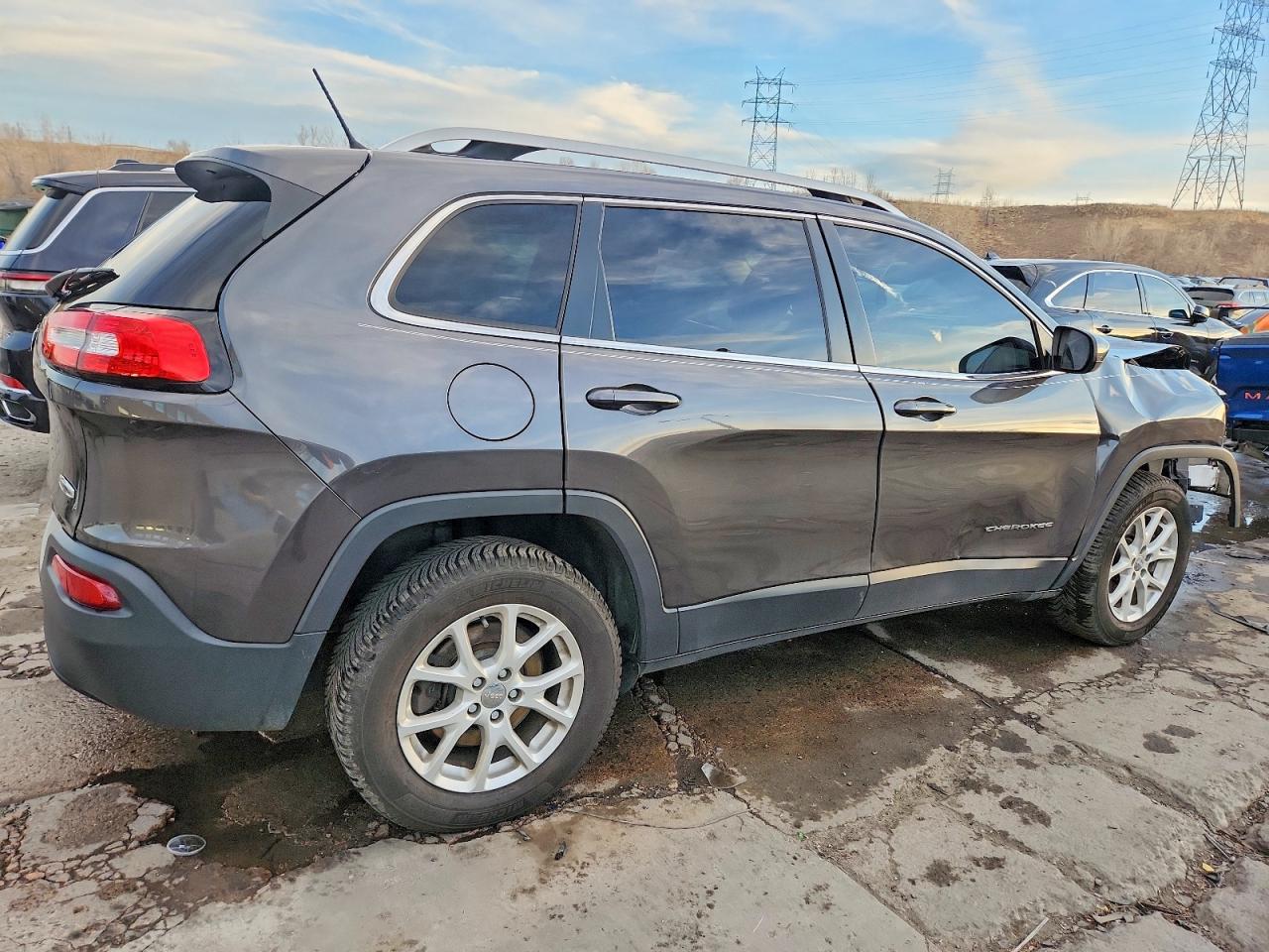 2016 JEEP CHEROKEE LATITUDE photo 3