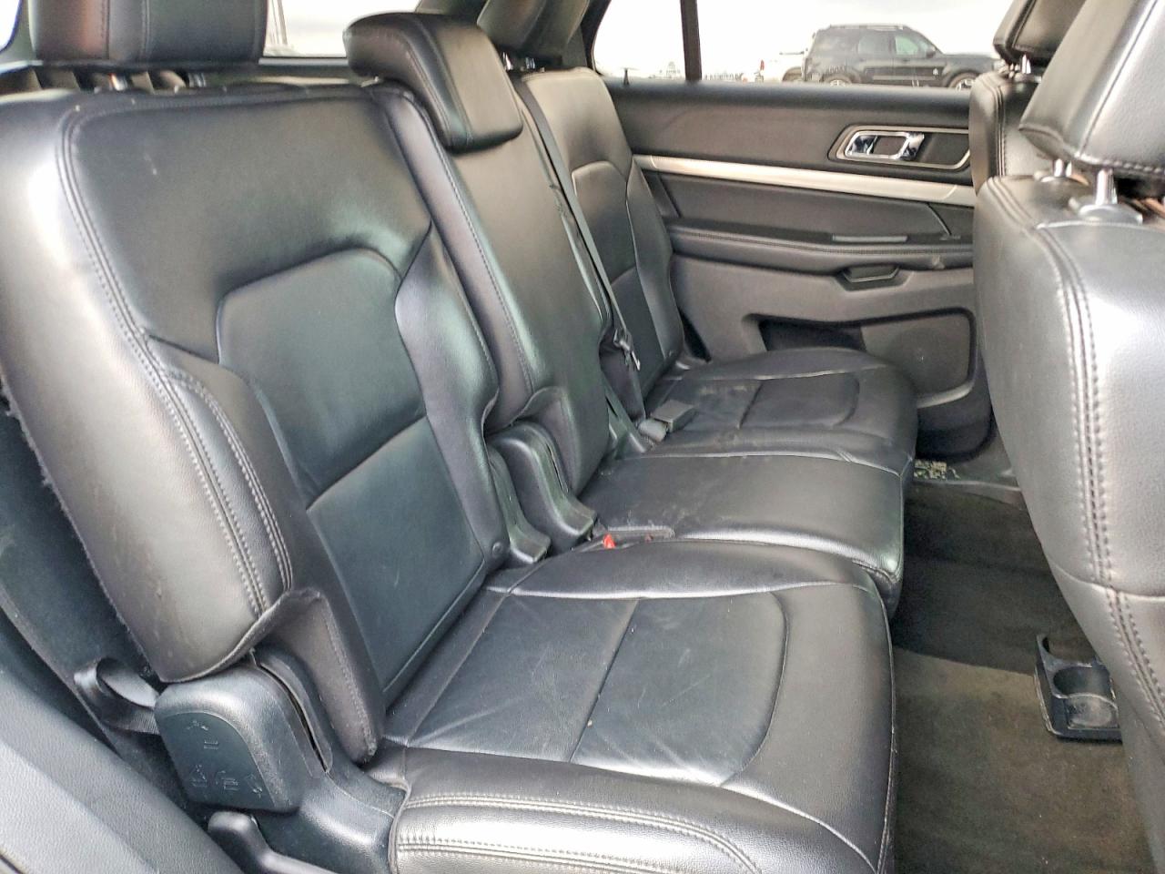 2018 FORD EXPLORER XLT photo 11