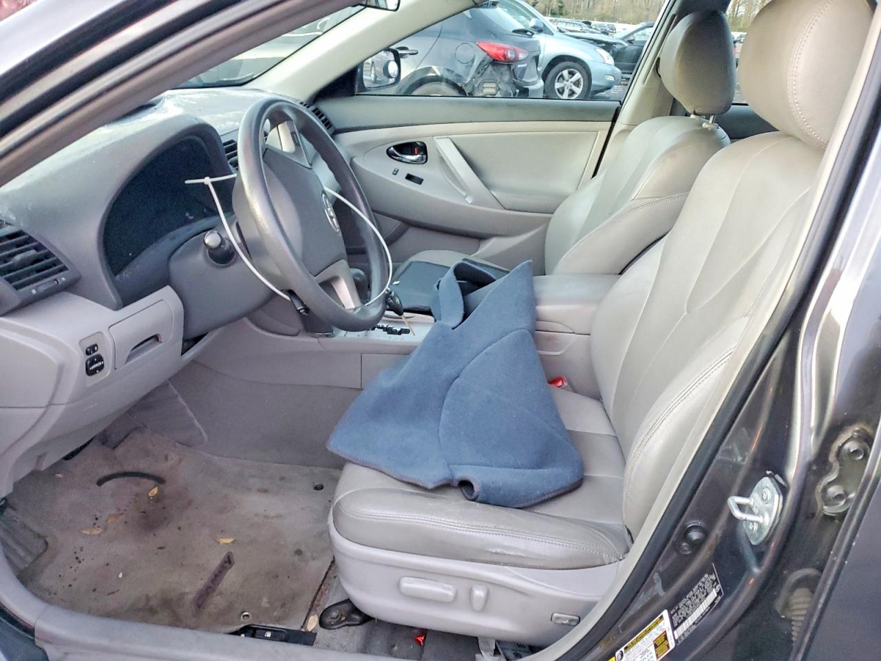 2009 TOYOTA CAMRY LE photo 7