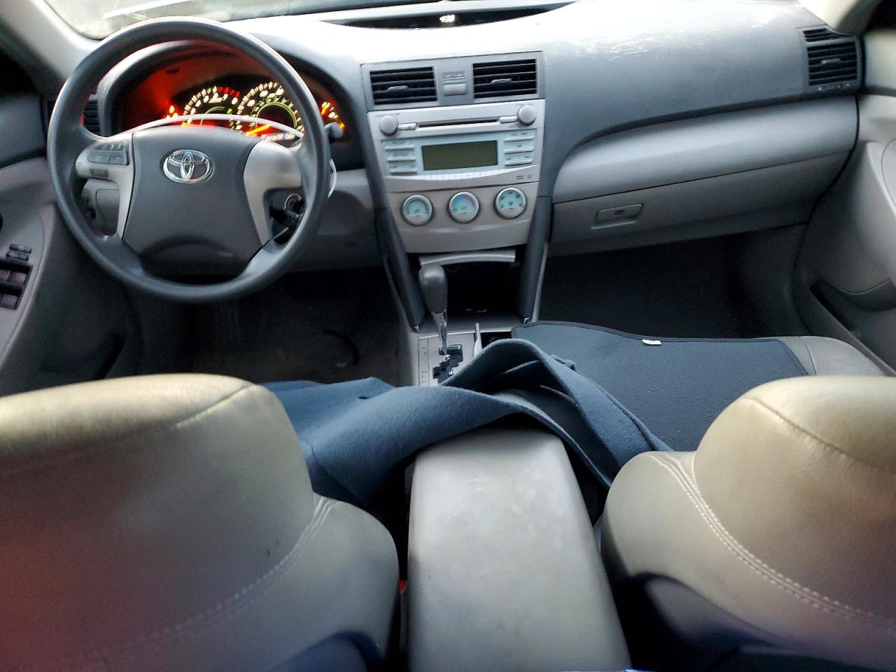 2009 TOYOTA CAMRY LE photo 8