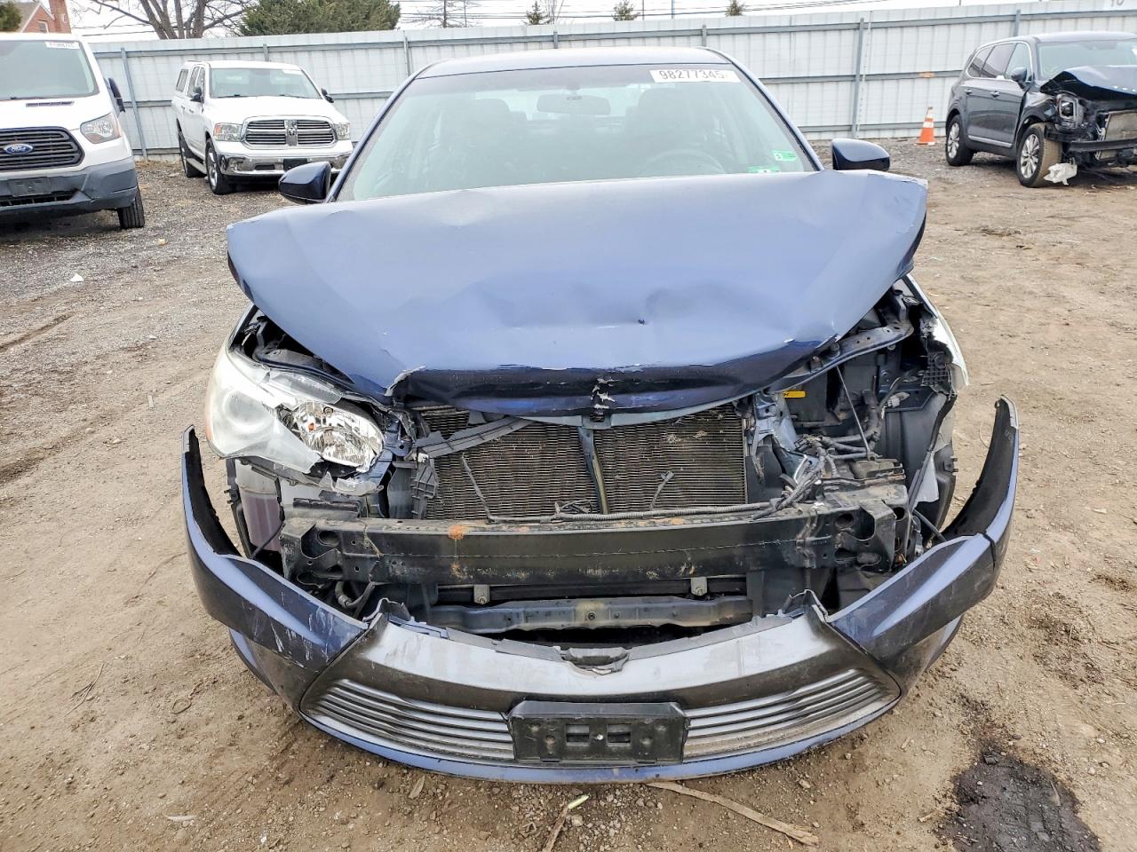 2016 TOYOTA CAMRY LE photo 5