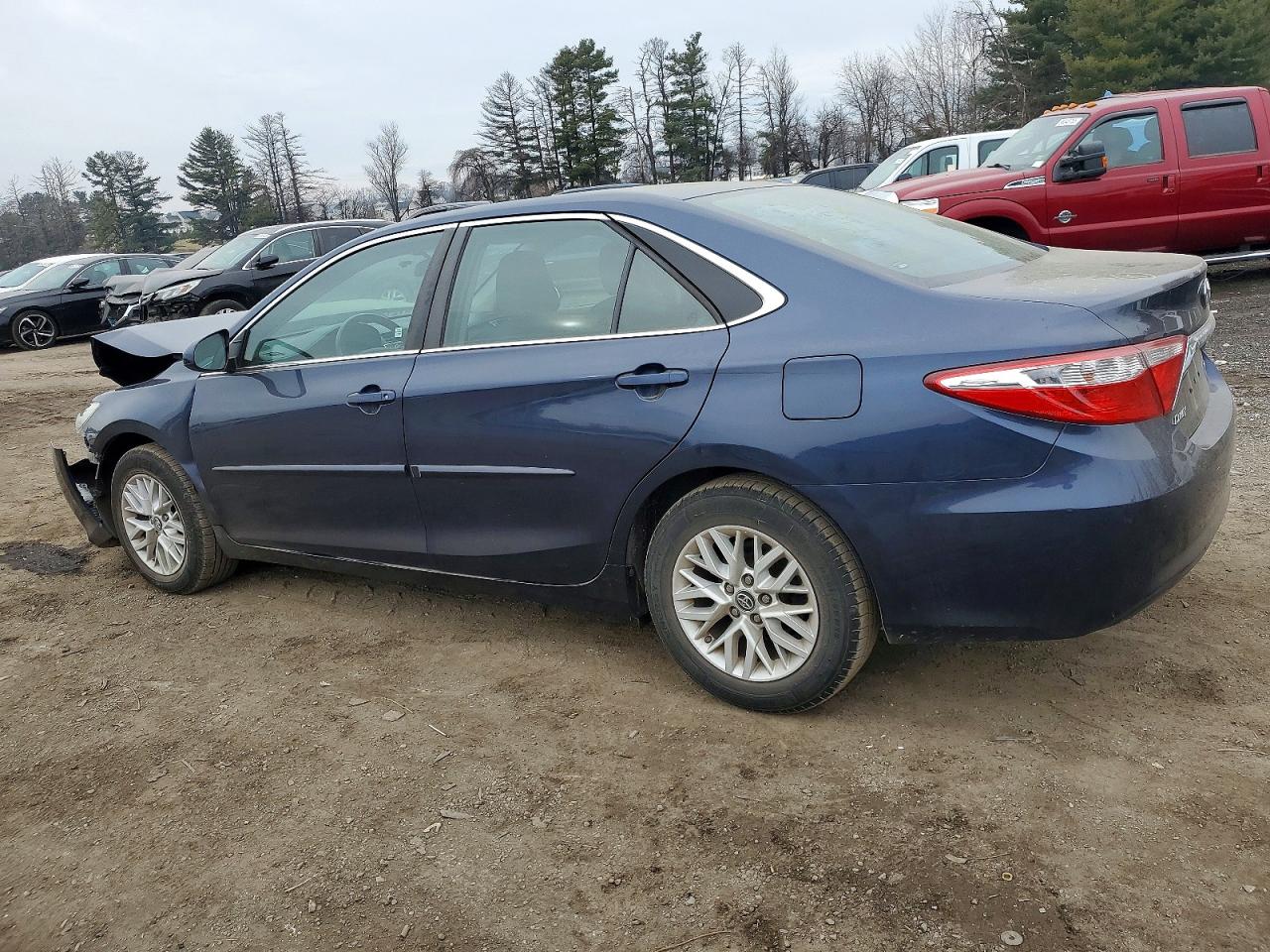 2016 TOYOTA CAMRY LE photo 2