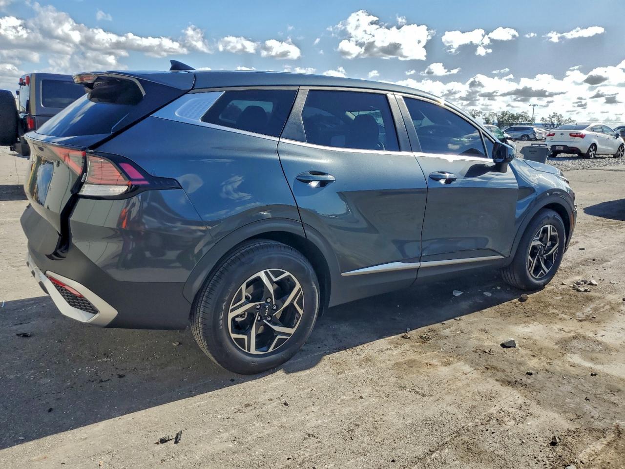 2025 KIA SPORTAGE LX photo 3