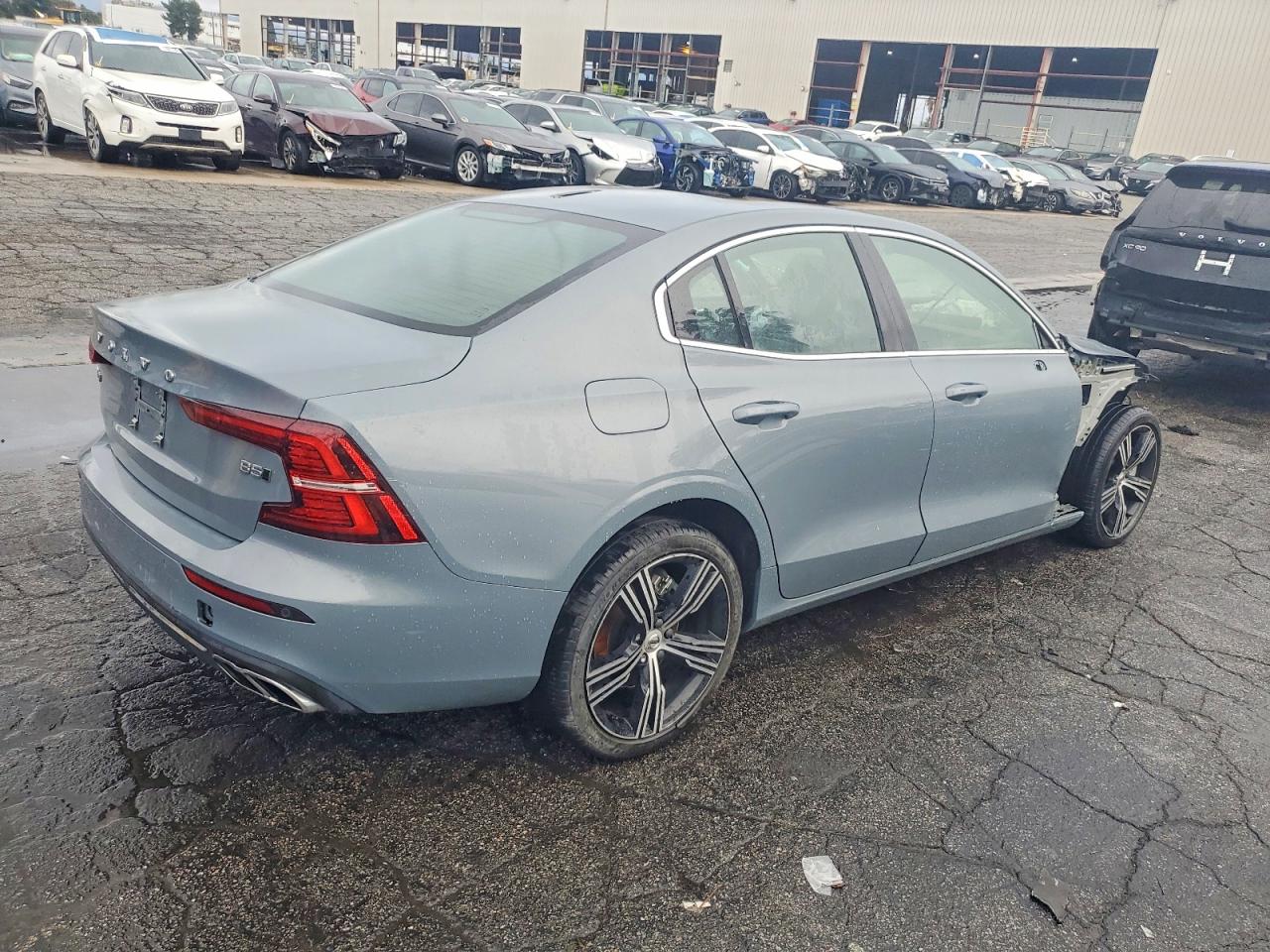 2024 VOLVO S60 PLUS photo 3