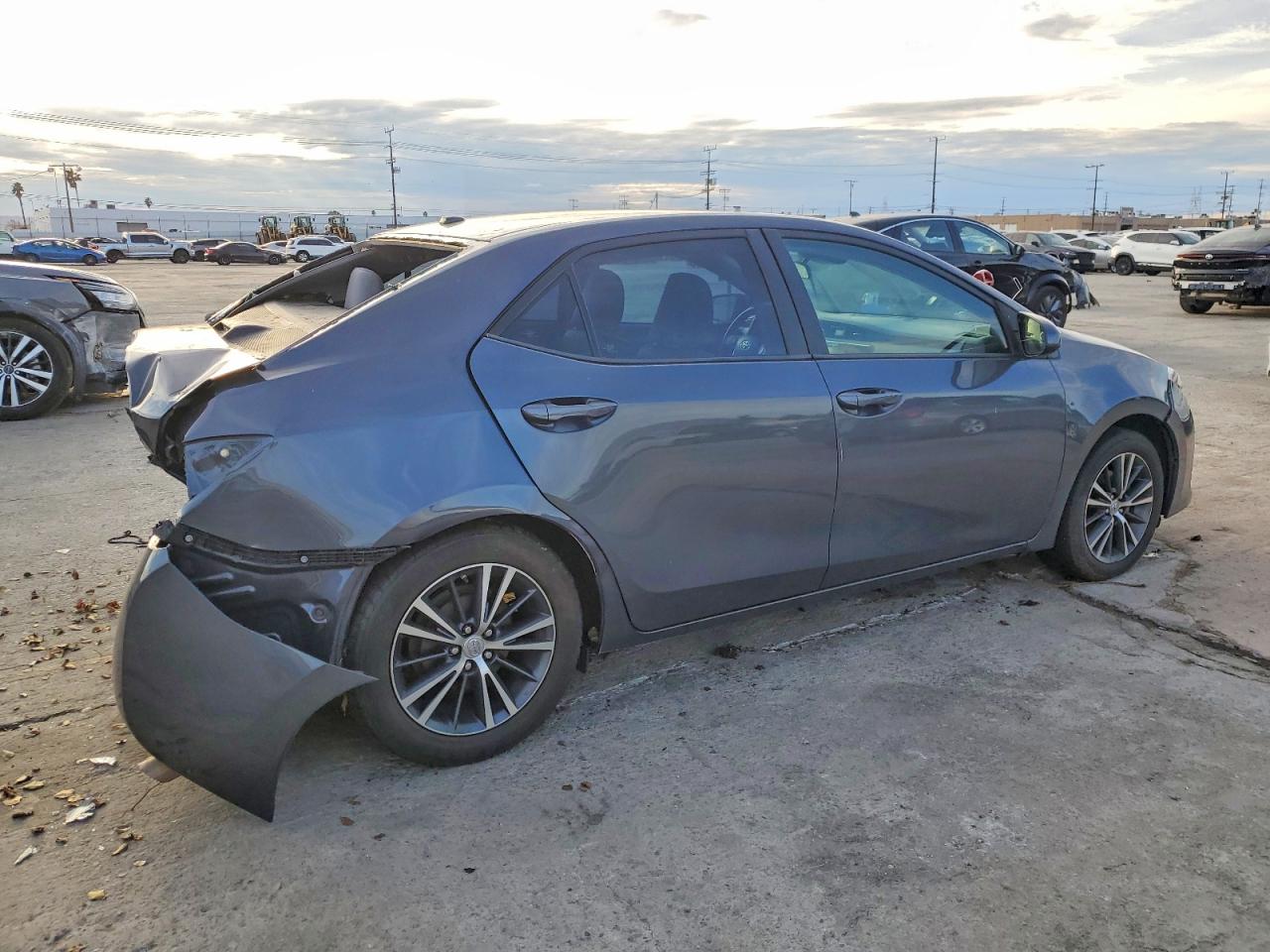 2017 TOYOTA COROLLA L photo 3