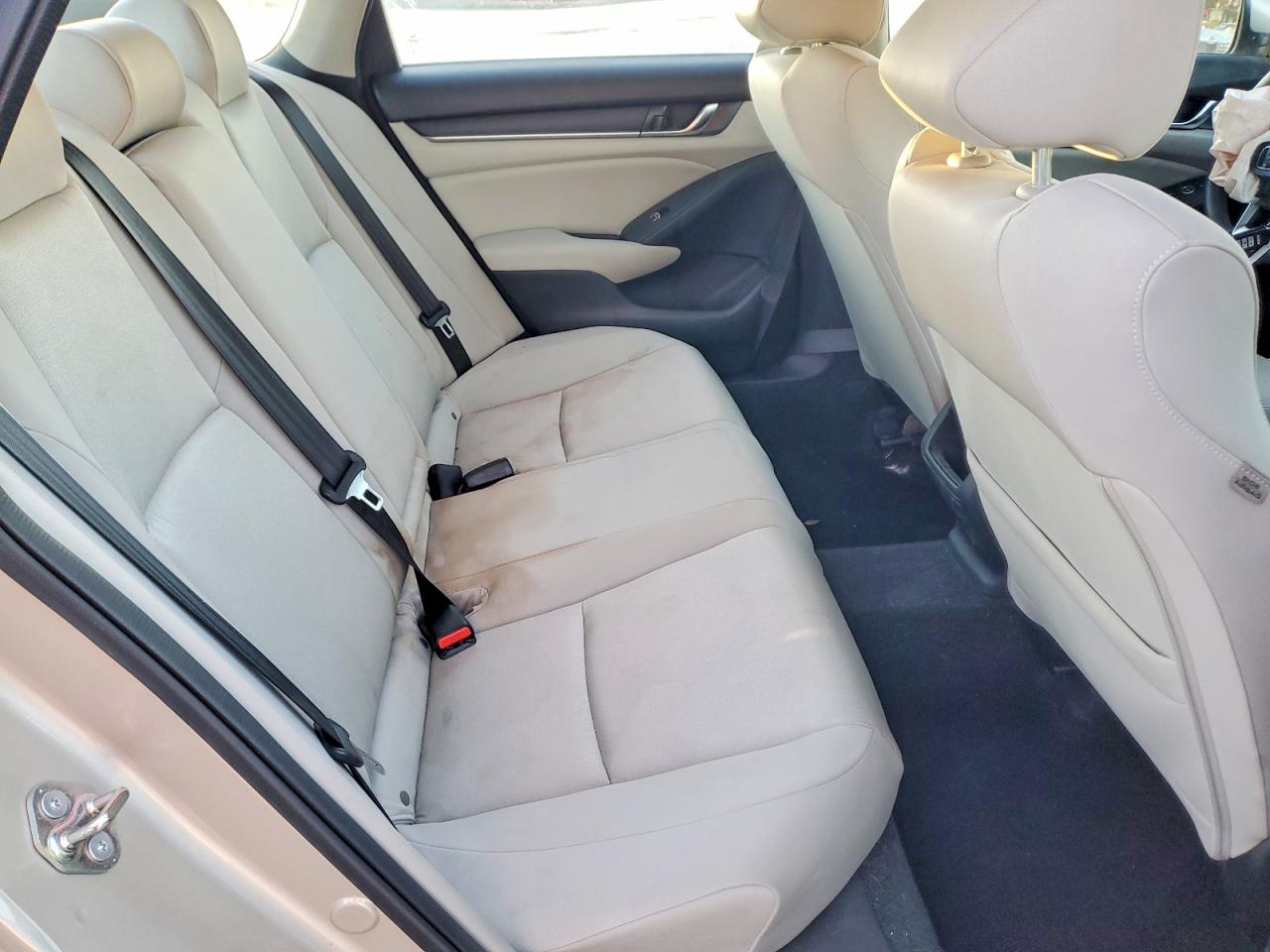 2018 HONDA ACCORD LX photo 10