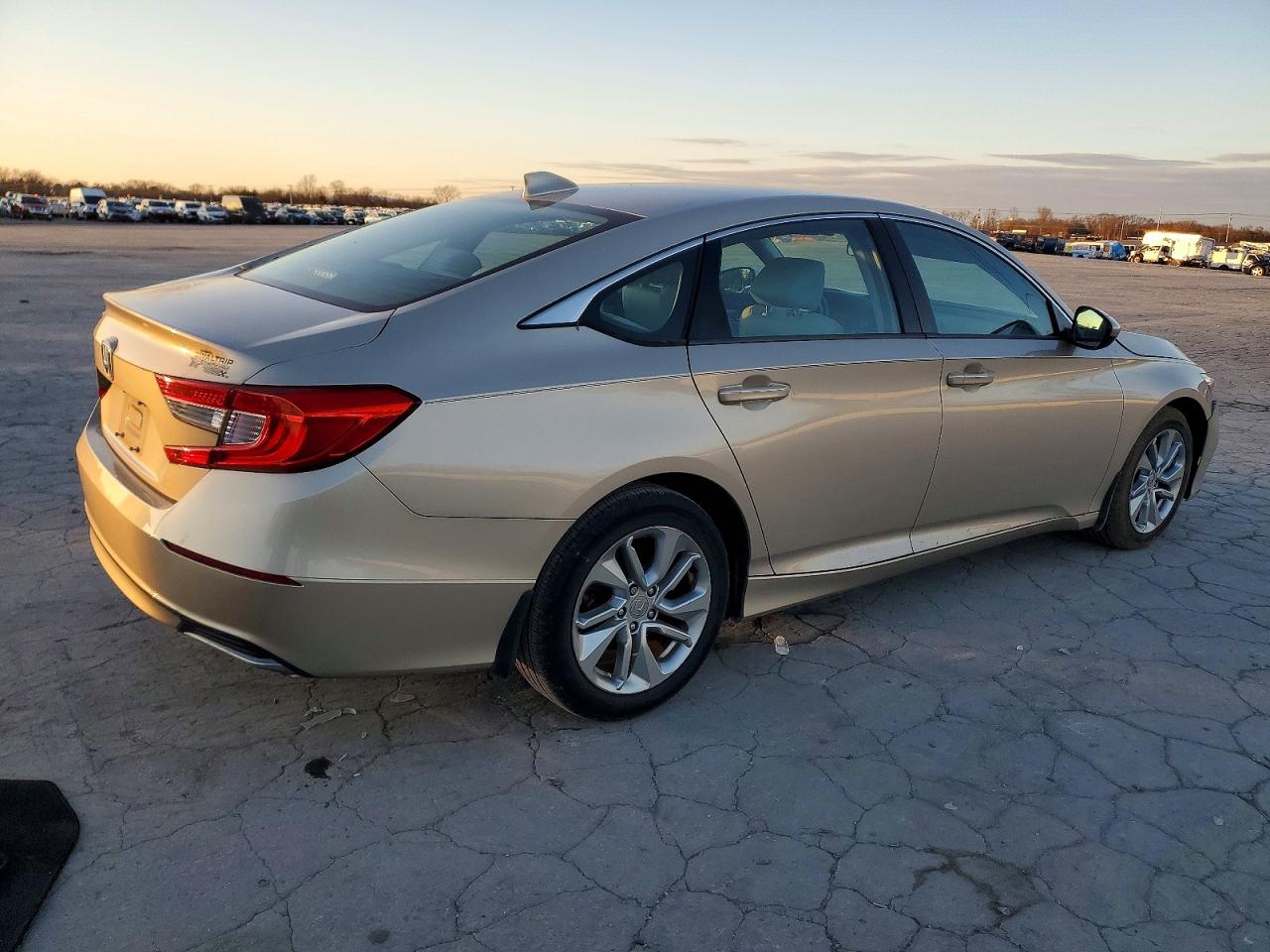 2018 HONDA ACCORD LX photo 3