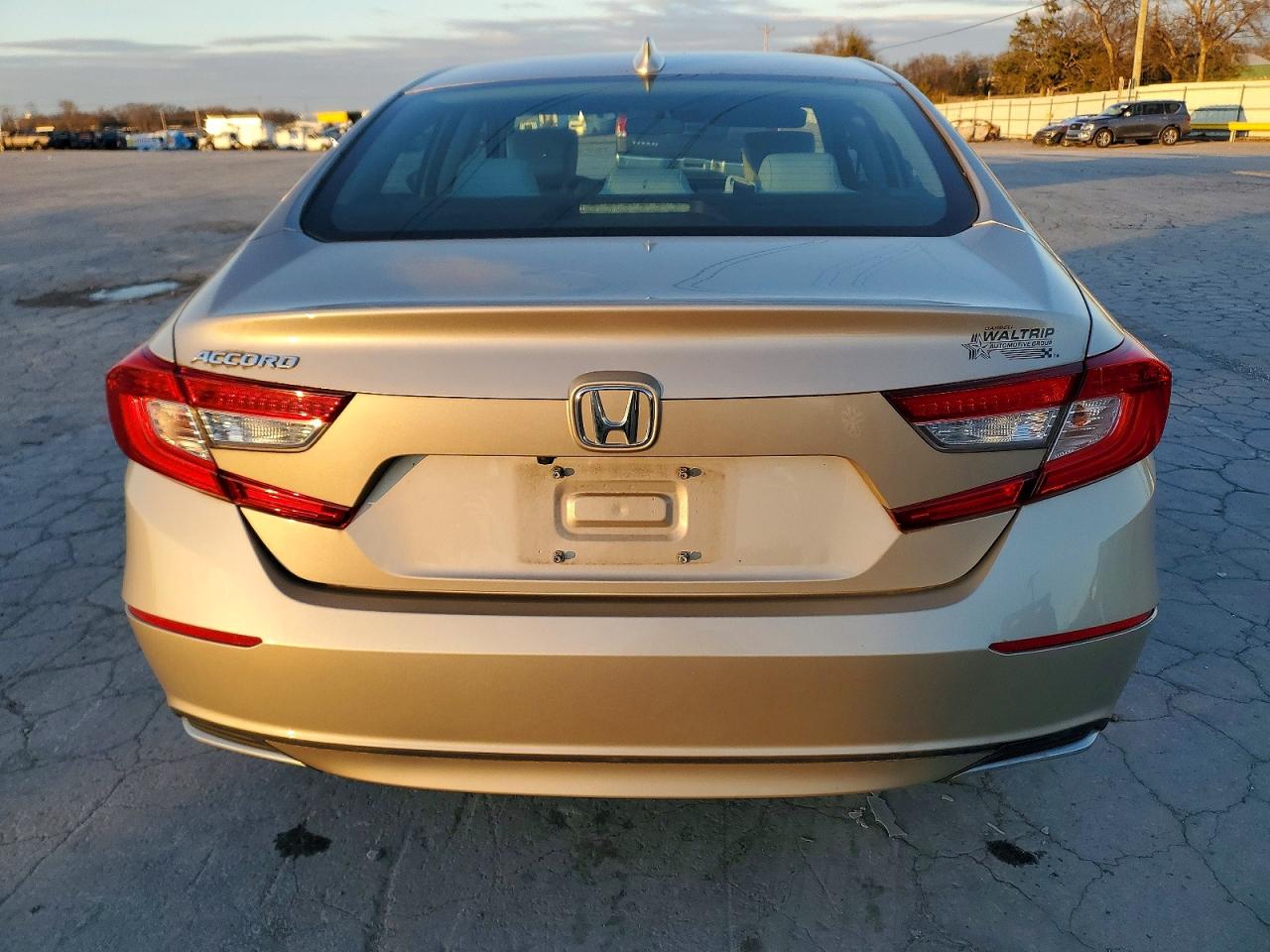 2018 HONDA ACCORD LX photo 6
