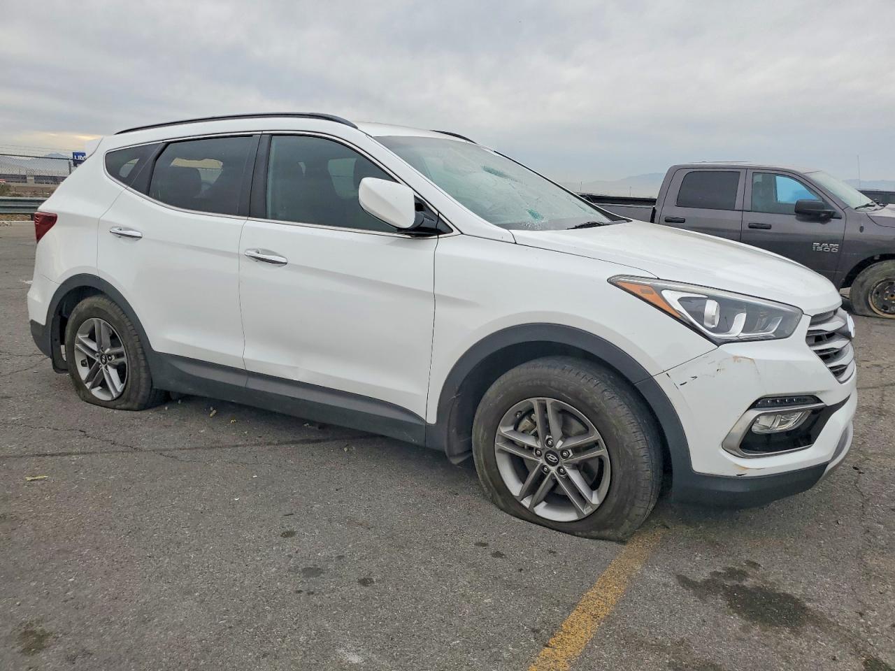 2017 HYUNDAI SANTA FE SPORT photo 4
