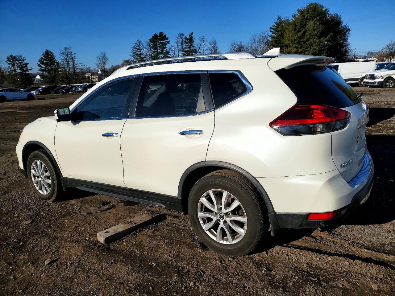 2018 NISSAN ROGUE S photo 2
