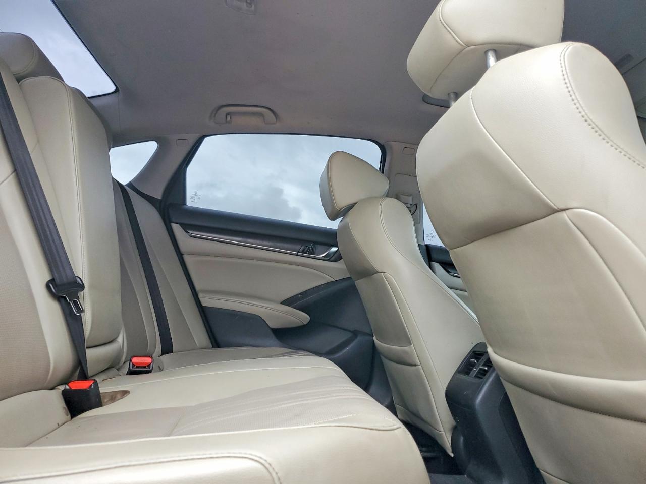 2018 HONDA ACCORD TOURING photo 10