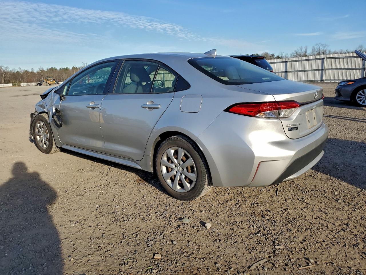 2020 TOYOTA COROLLA LE photo 2