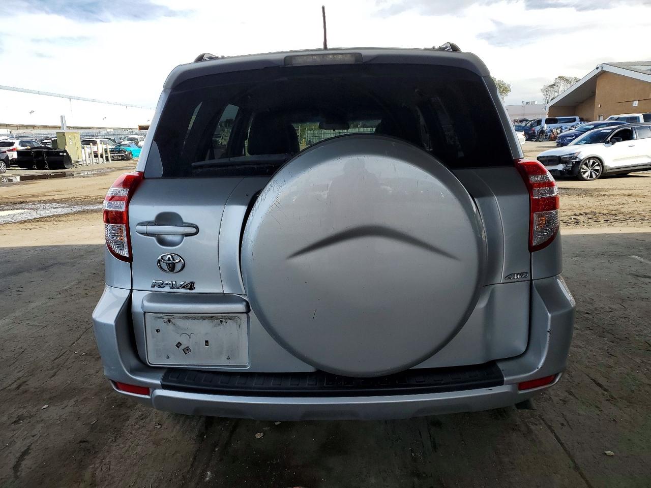 2011 TOYOTA RAV4 photo 6