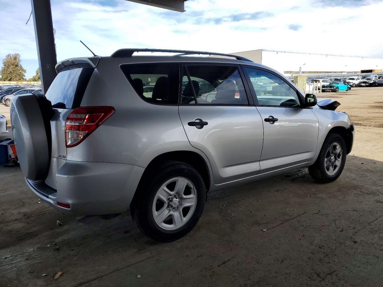 2011 TOYOTA RAV4 photo 3