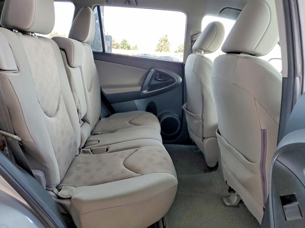 2011 TOYOTA RAV4 photo 10