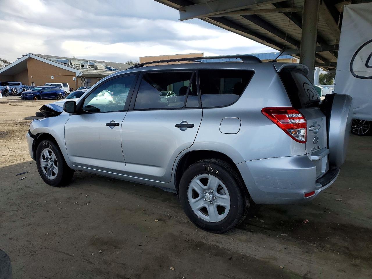 2011 TOYOTA RAV4 photo 2