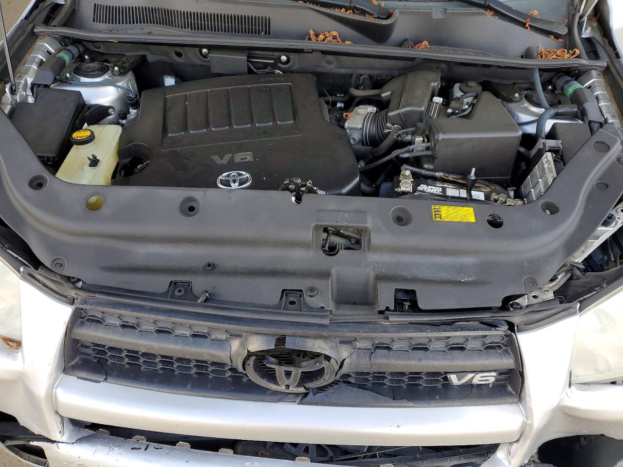 2011 TOYOTA RAV4 photo 11
