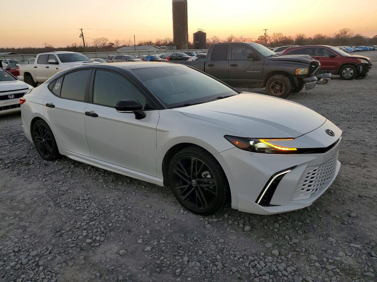 2025 TOYOTA CAMRY XSE photo 4