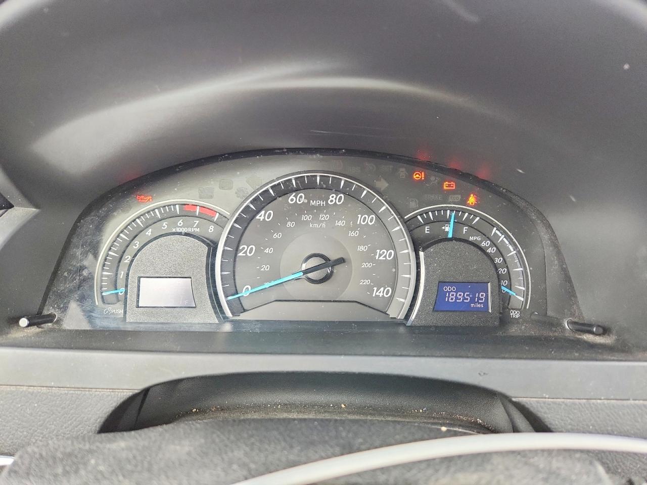 2013 TOYOTA CAMRY L photo 17