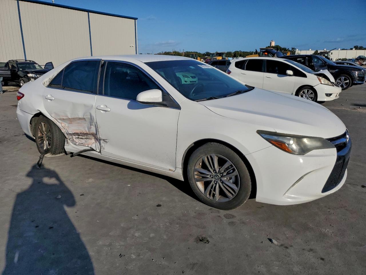 2016 TOYOTA CAMRY LE photo 4