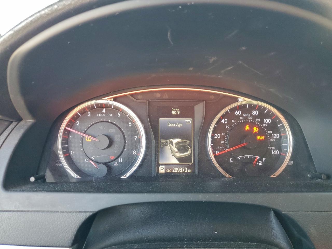 2016 TOYOTA CAMRY LE photo 9