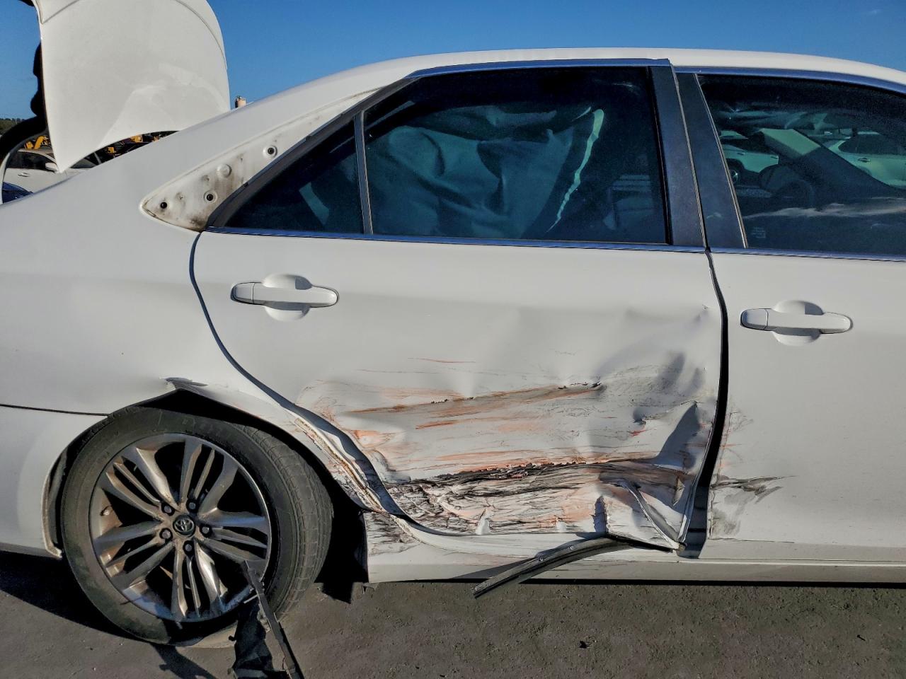 2016 TOYOTA CAMRY LE photo 10
