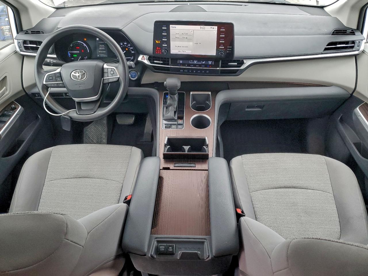 2021 TOYOTA SIENNA LE photo 8