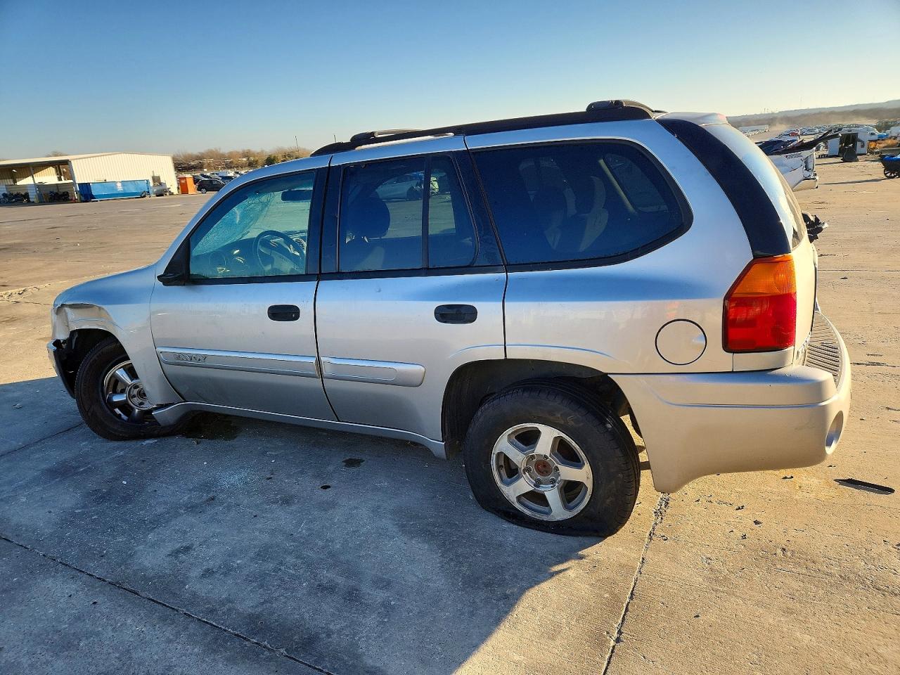 2004 GMC ENVOY photo 2