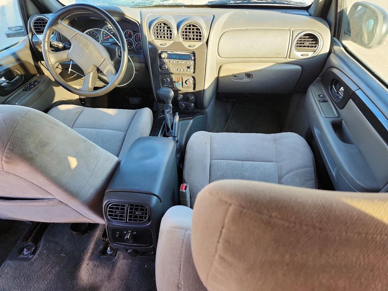 2004 GMC ENVOY photo 8