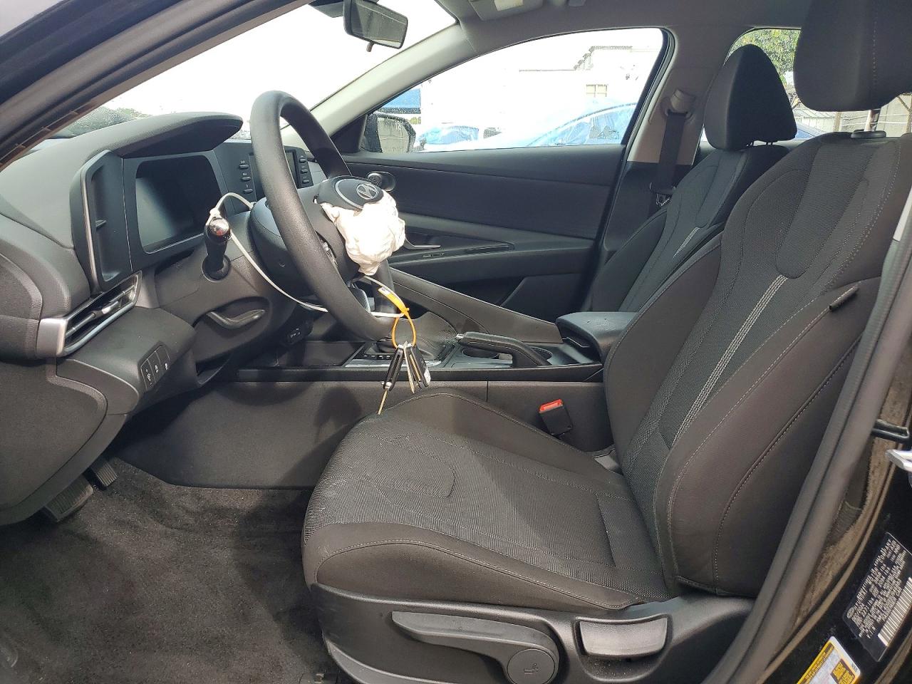 2025 HYUNDAI ELANTRA SE photo 7